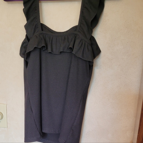 Black Ruffled Tank Top Medium Excellent Condition - Picture 3 of 4
